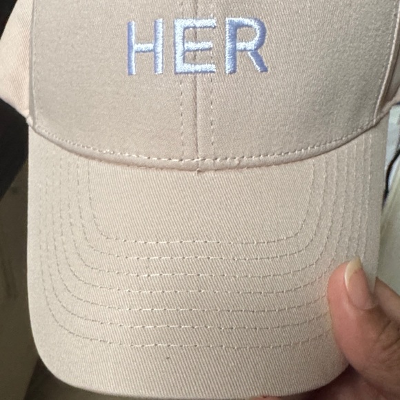 Burberry Light Pink Cap with Gold Buckle - Picture 7 of 7